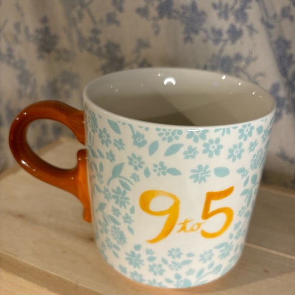 Dolly Parton 9 to 5 Floral Stoneware 20oz Mug - Picture 3 of 7